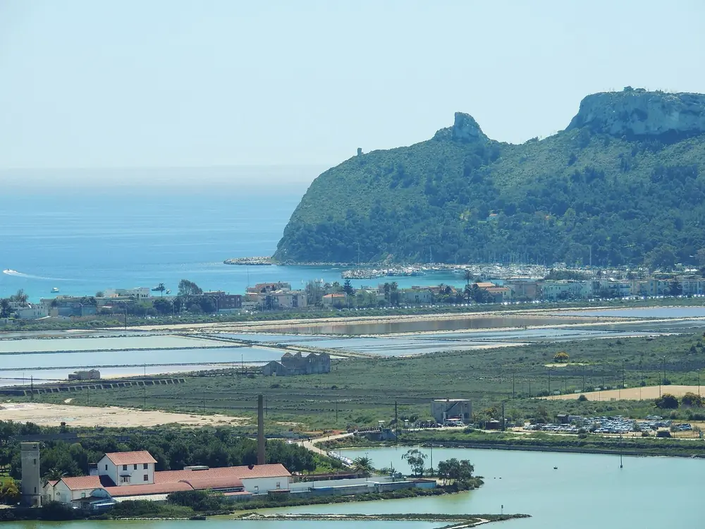 Sella del Diavolo above Marina Piccola, with the Molentargius salt pans in front