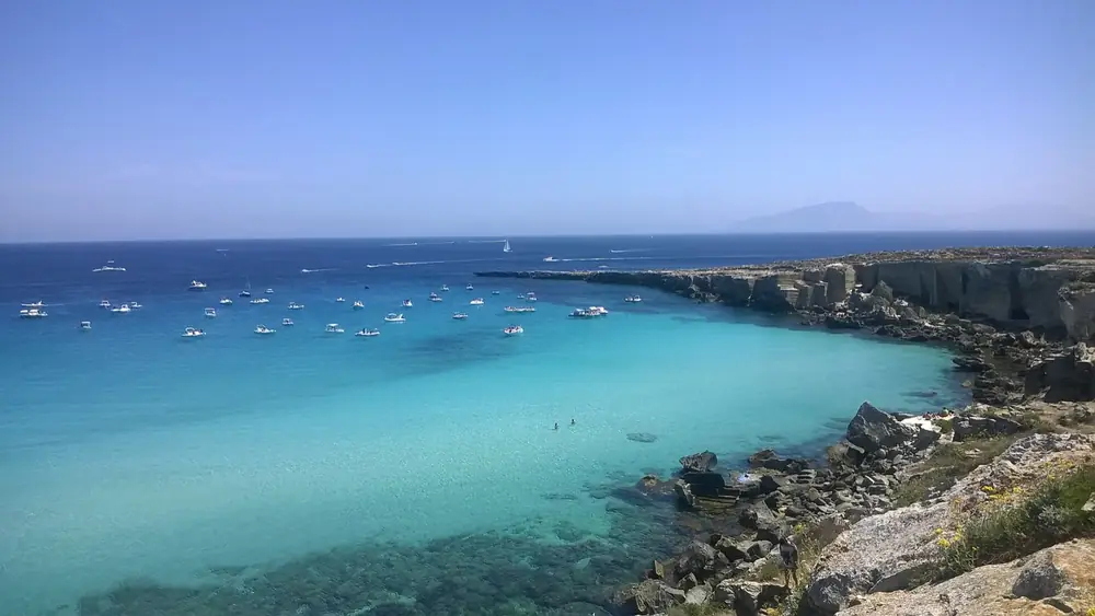 Cala Rossa on Favignana: shallow turquoise water below the old tufa quarries